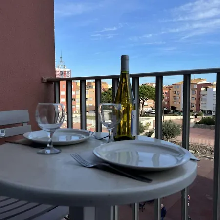 Centre Avec Piscine, Balcon Et Proximite Plage, 2 Personnes - Fr-1-702-3 *