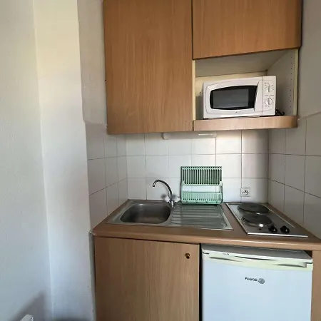 Apartment Centre Avec Piscine, Balcon Et Proximite Plage, 2 Personnes - Fr-1-702-3 *